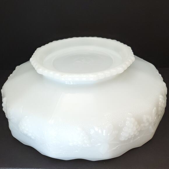Vtg Anchor Hocking Fire King Milk Glass Centerpiece Grape Fruit Dish 10" - Picture 8 of 12